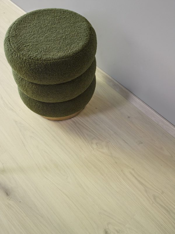 Rigid Essential Elegant Oak