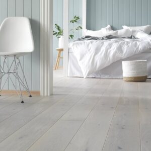 SAGA Exclusive Pearl Oak